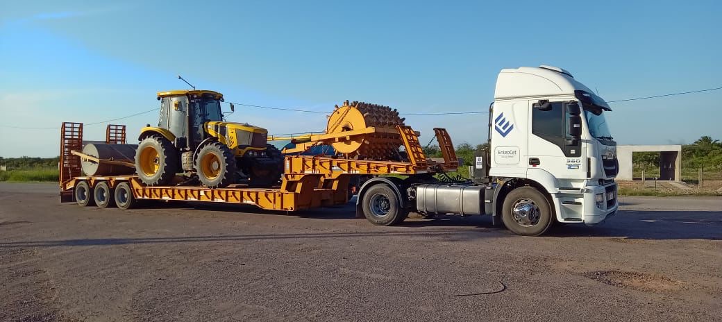 Transporte de maquinaria pesada en carretón